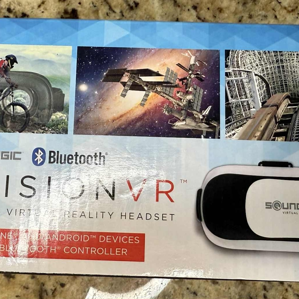 VisionVR Virtual Reality Headset - Black and White